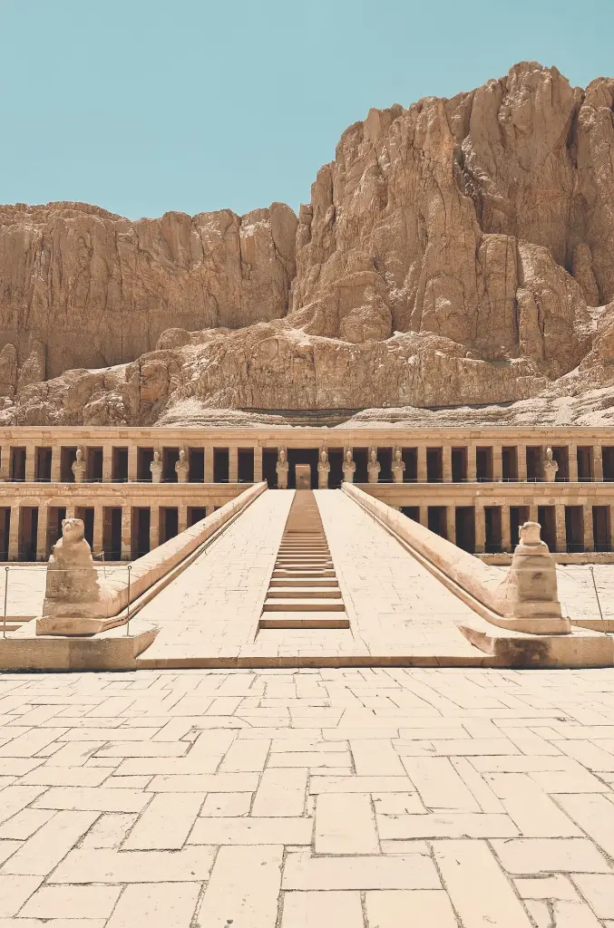 unsplash_hnRmngFUCT8_three Pyramids of Cheops.webp.jpg.jpg