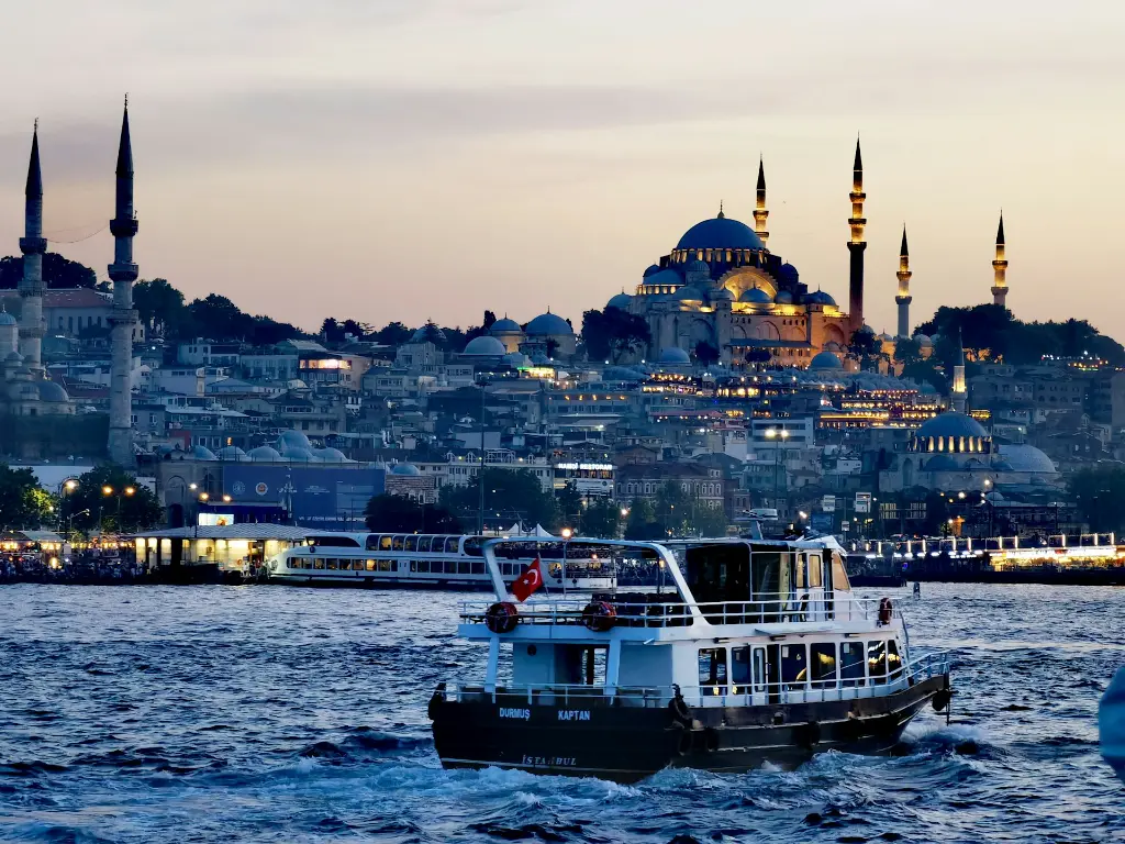 unsplash_u_PuOVTTfOg_Istanbul.webp