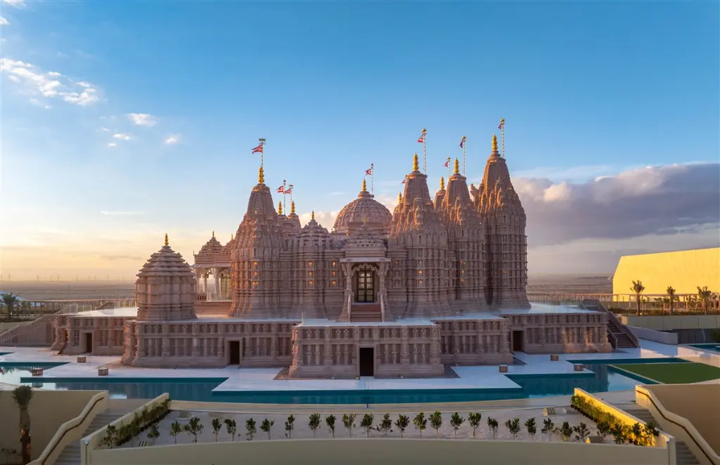 BAPS_Hindu_Mandir__Abu_Dhabi__side_profile_.webp