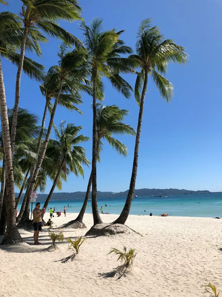 unsplash_laFlFn9eWkQ_Boracay island .webp