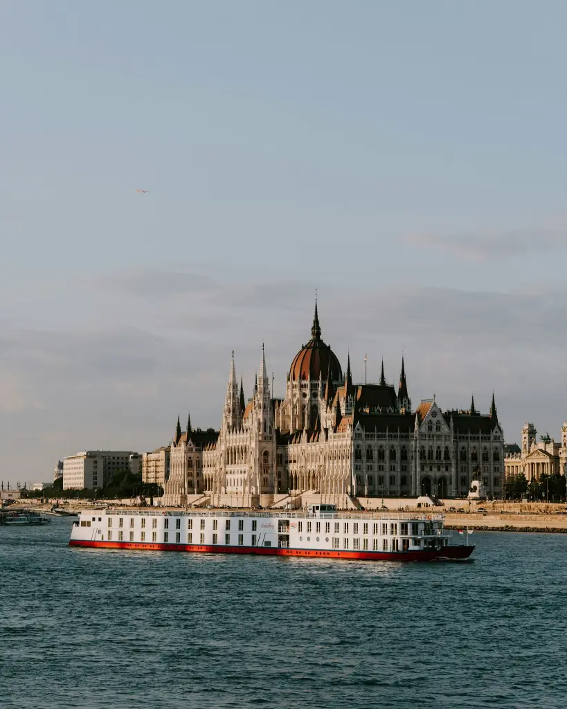 unsplash_4gbeGF6o7OE_Hungary Cruise.webp.jpg