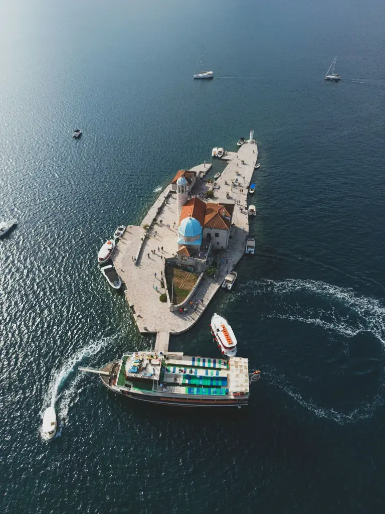 unsplash_CIvOeUnP1vM_Hungary Cruise.webp.jpg.jpg.jpg