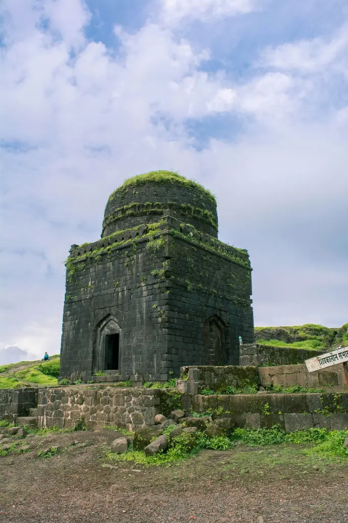 unsplash_7Kl0-d89hIg_Lohagad Fort.webp