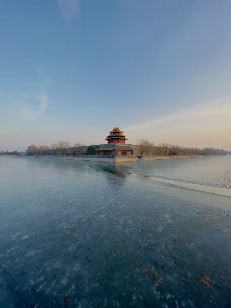 unsplash_NotvzRma2yQ_Imperial Palace.webp