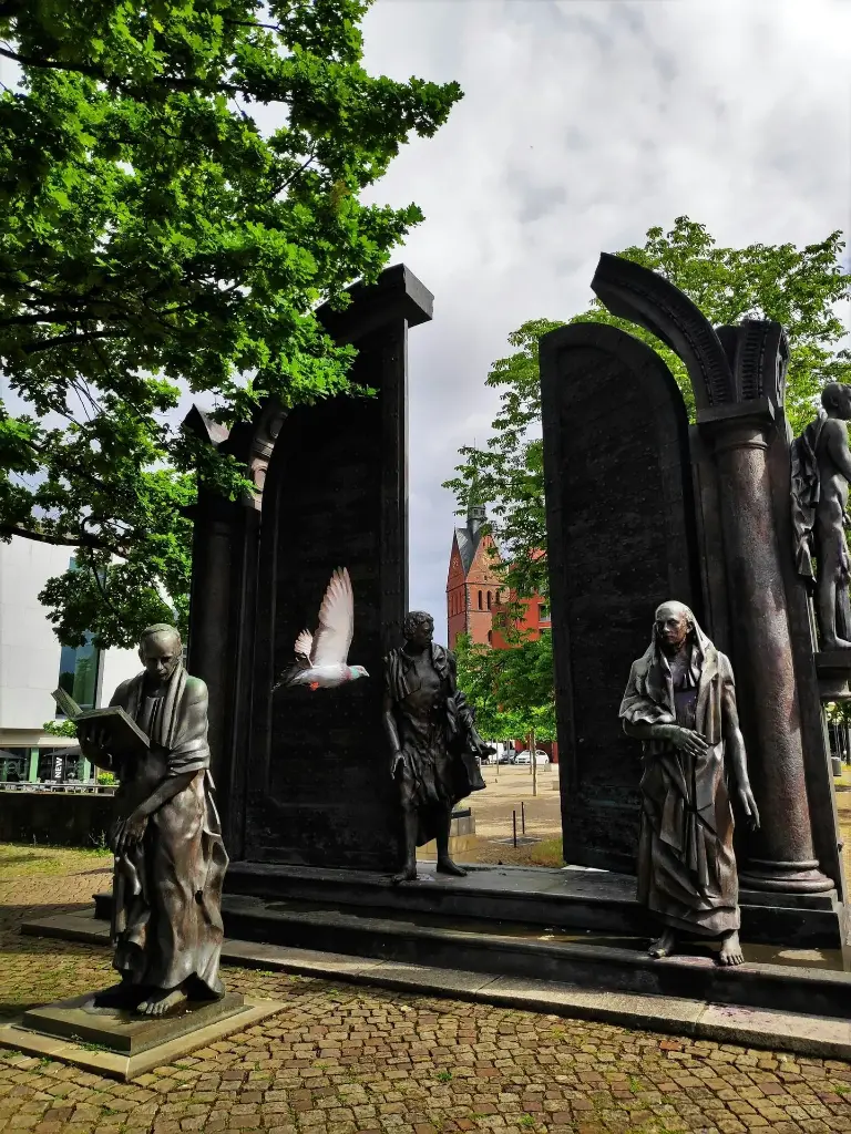 unsplash_oTBy8NSRv7o_HANNOVER .webp.jpg