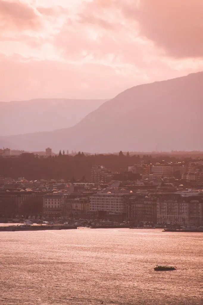 unsplash_EerIB-15Om0_Geneva .webp.jpg.jpg