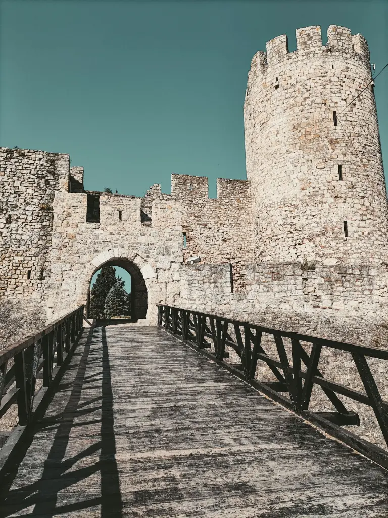 unsplash_xOo2CNRJq9Q_Kalemegdan .webp